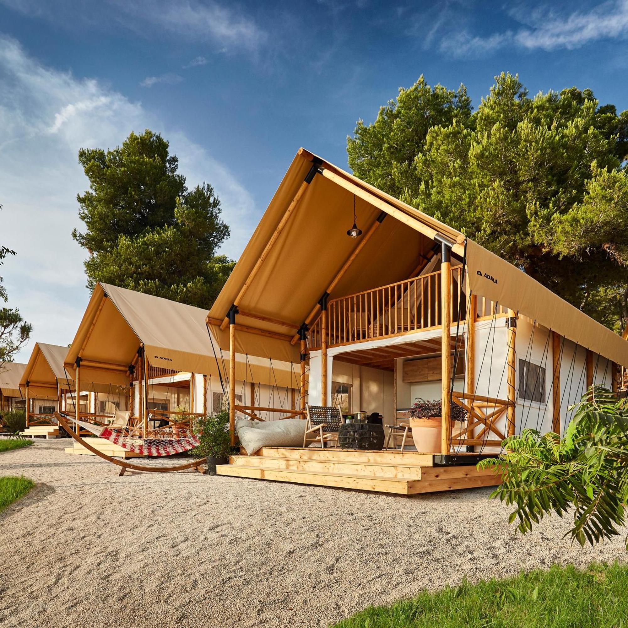 Arena One 99 Glamping Hotel Pula Exterior photo