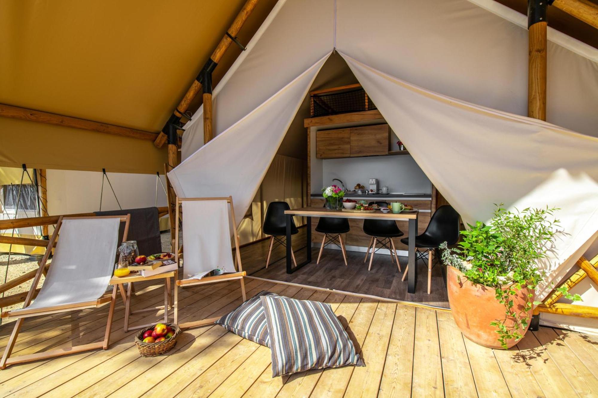 Arena One 99 Glamping Hotel Pomer Exterior photo
