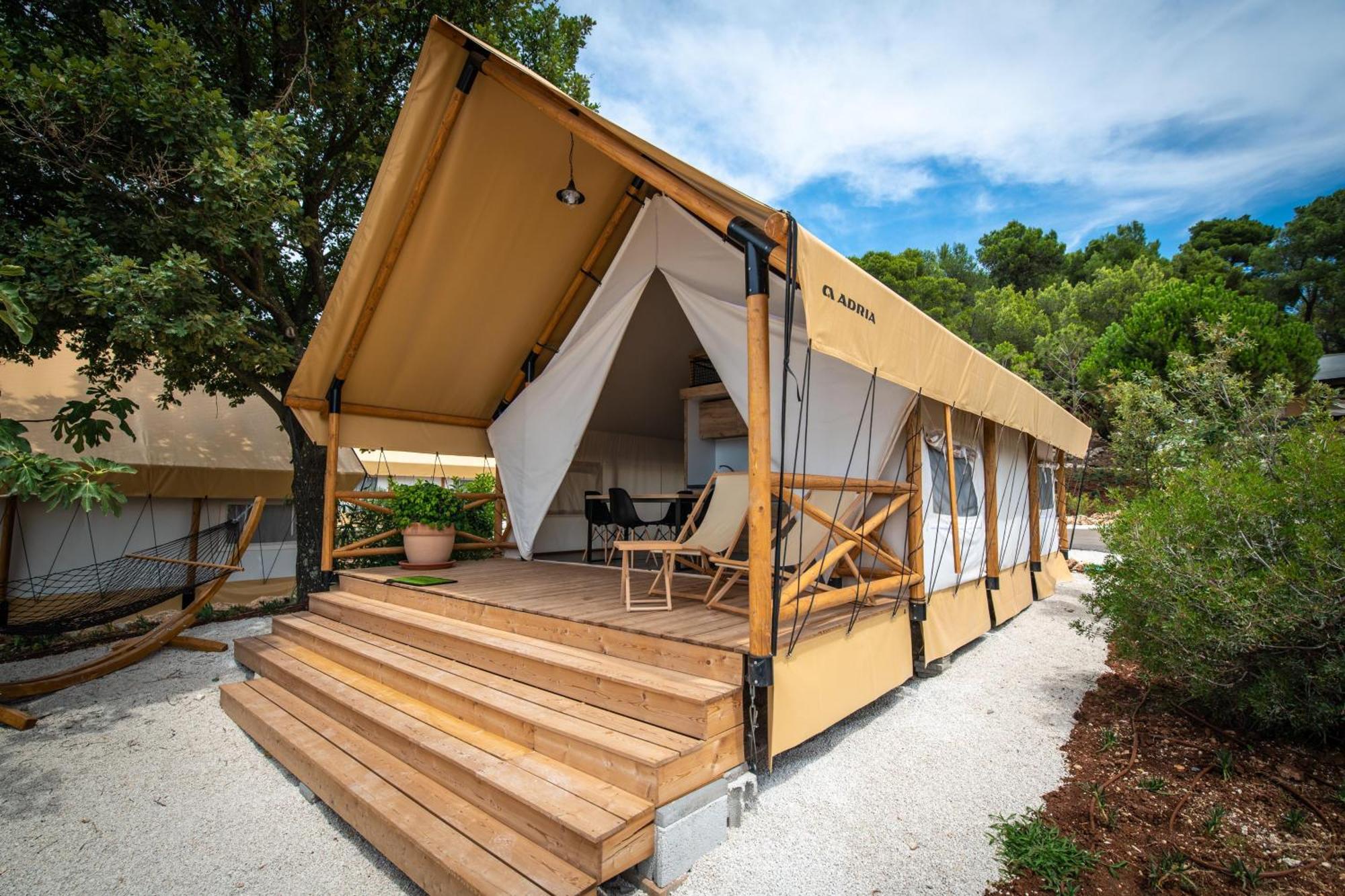 Arena One 99 Glamping Hotel Pula Exterior photo