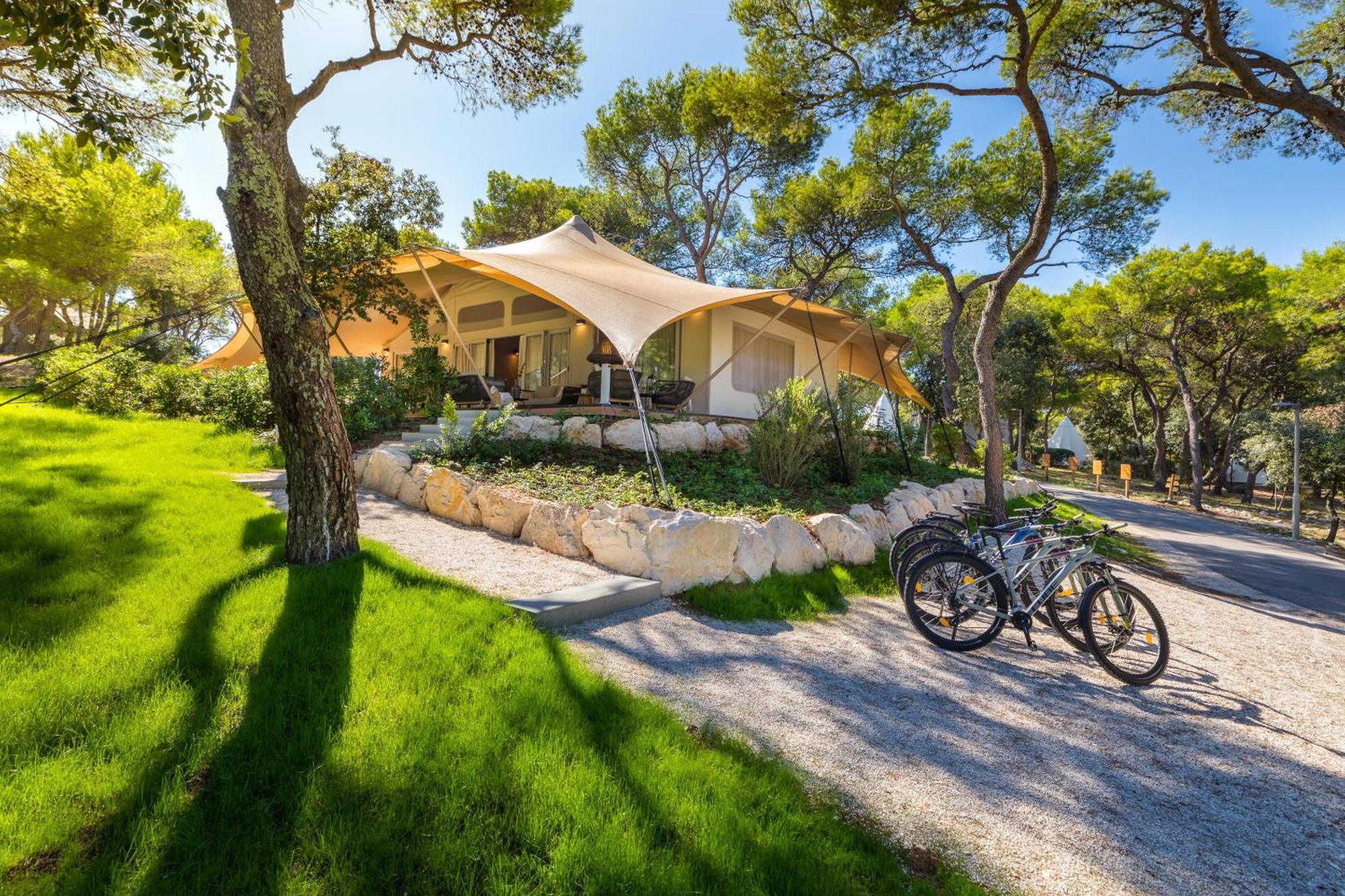 Arena One 99 Glamping Hotel Pomer Exterior photo
