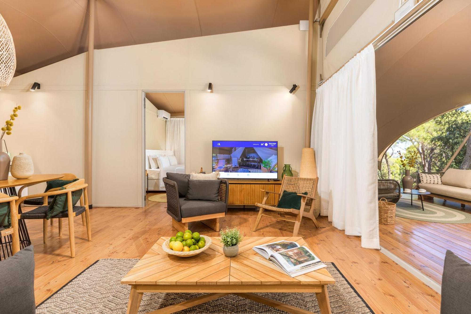 Arena One 99 Glamping Hotel Pomer Exterior photo