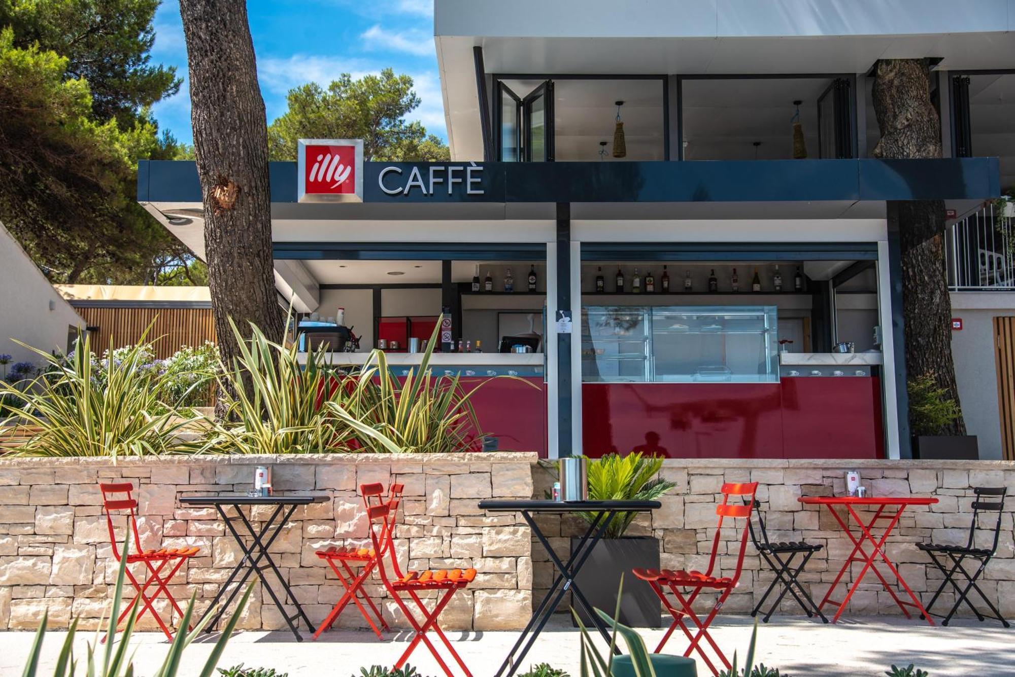 Arena One 99 Glamping Hotel Pomer Exterior photo