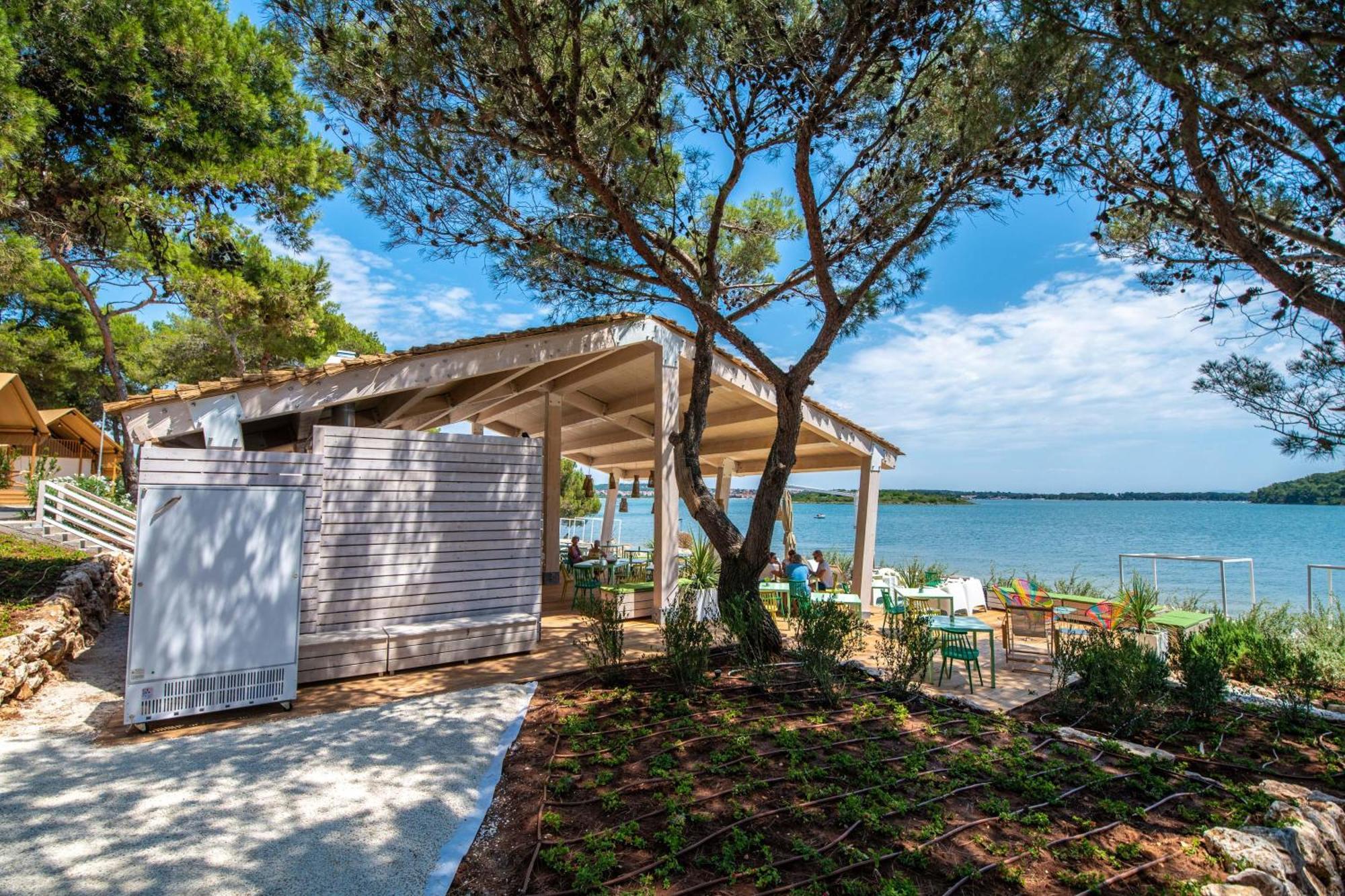 Arena One 99 Glamping Hotel Pomer Exterior photo