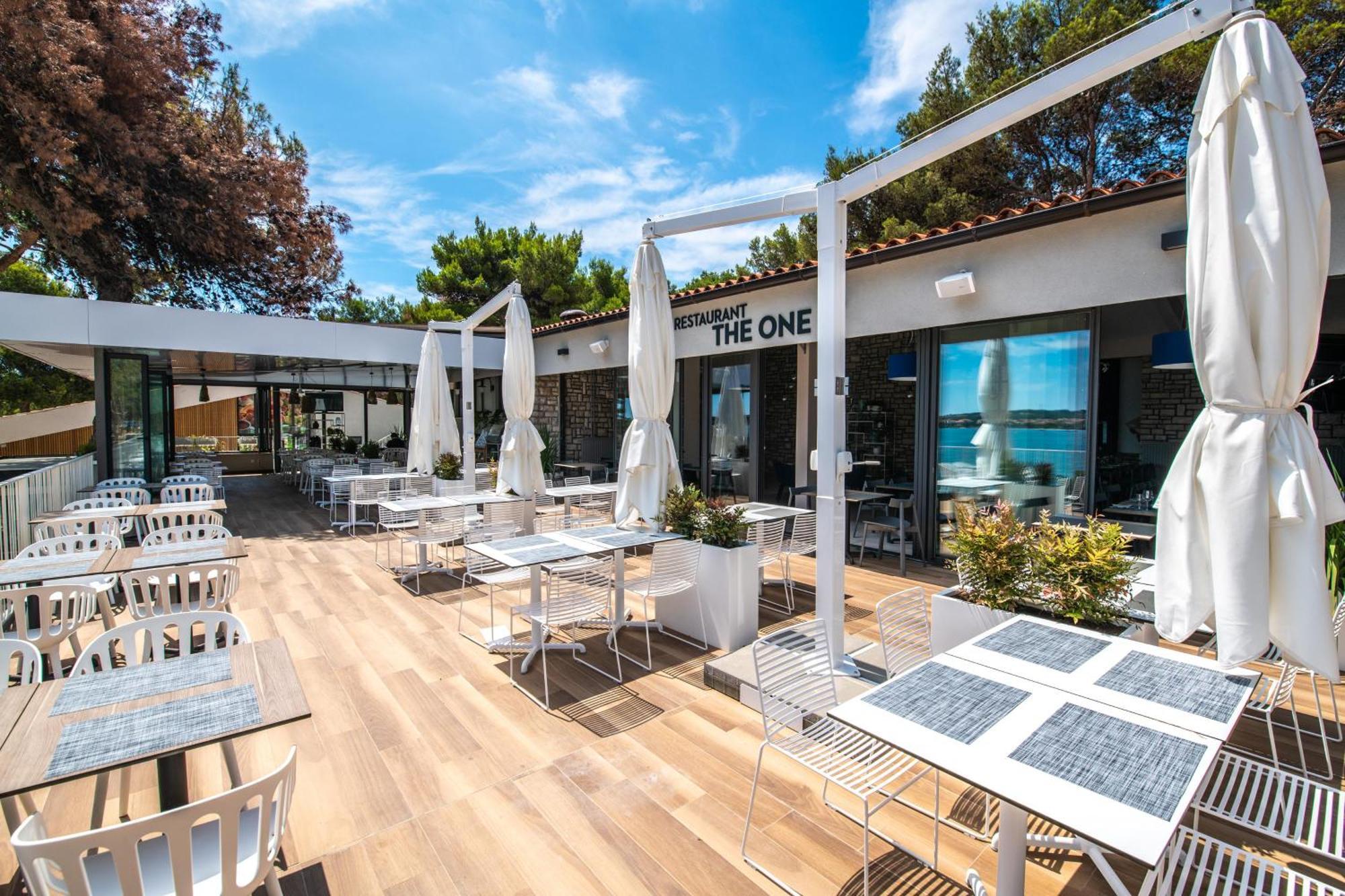 Arena One 99 Glamping Hotel Pomer Exterior photo