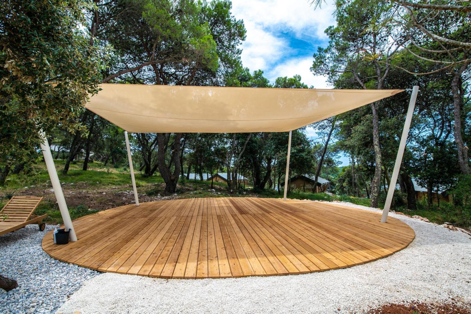 Arena One 99 Glamping Hotel Pomer Exterior photo