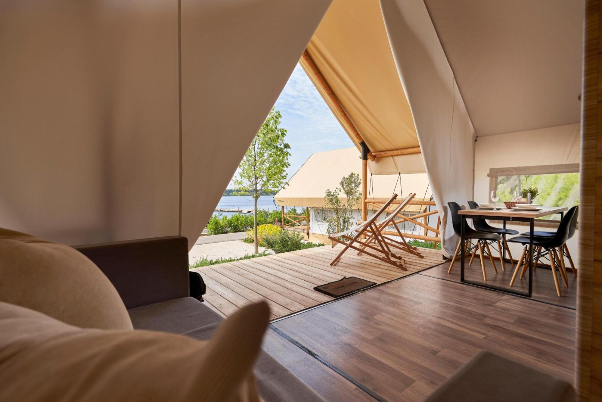 Arena One 99 Glamping Hotel Pomer Exterior photo