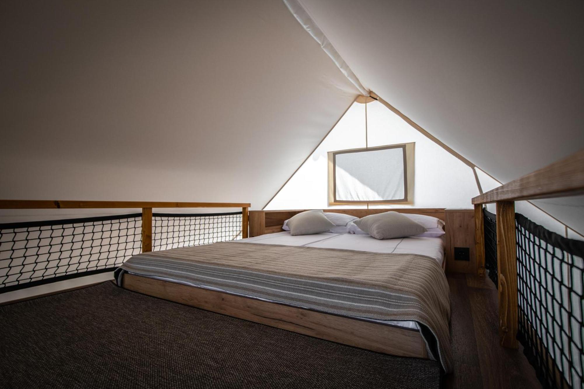 Arena One 99 Glamping Hotel Pomer Exterior photo