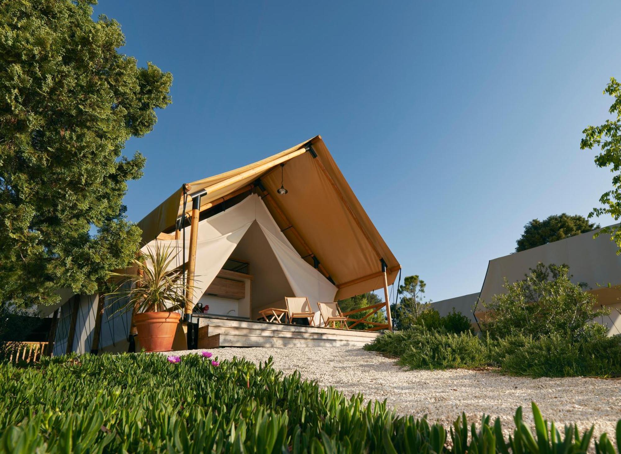 Arena One 99 Glamping Hotel Pomer Exterior photo