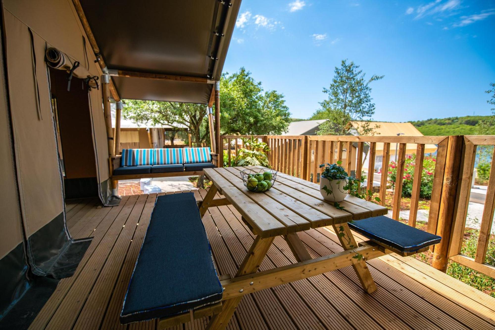 Arena One 99 Glamping Hotel Pomer Exterior photo