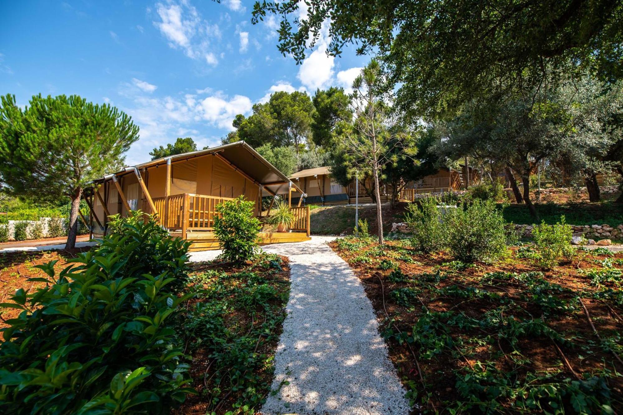 Arena One 99 Glamping Hotel Pomer Exterior photo
