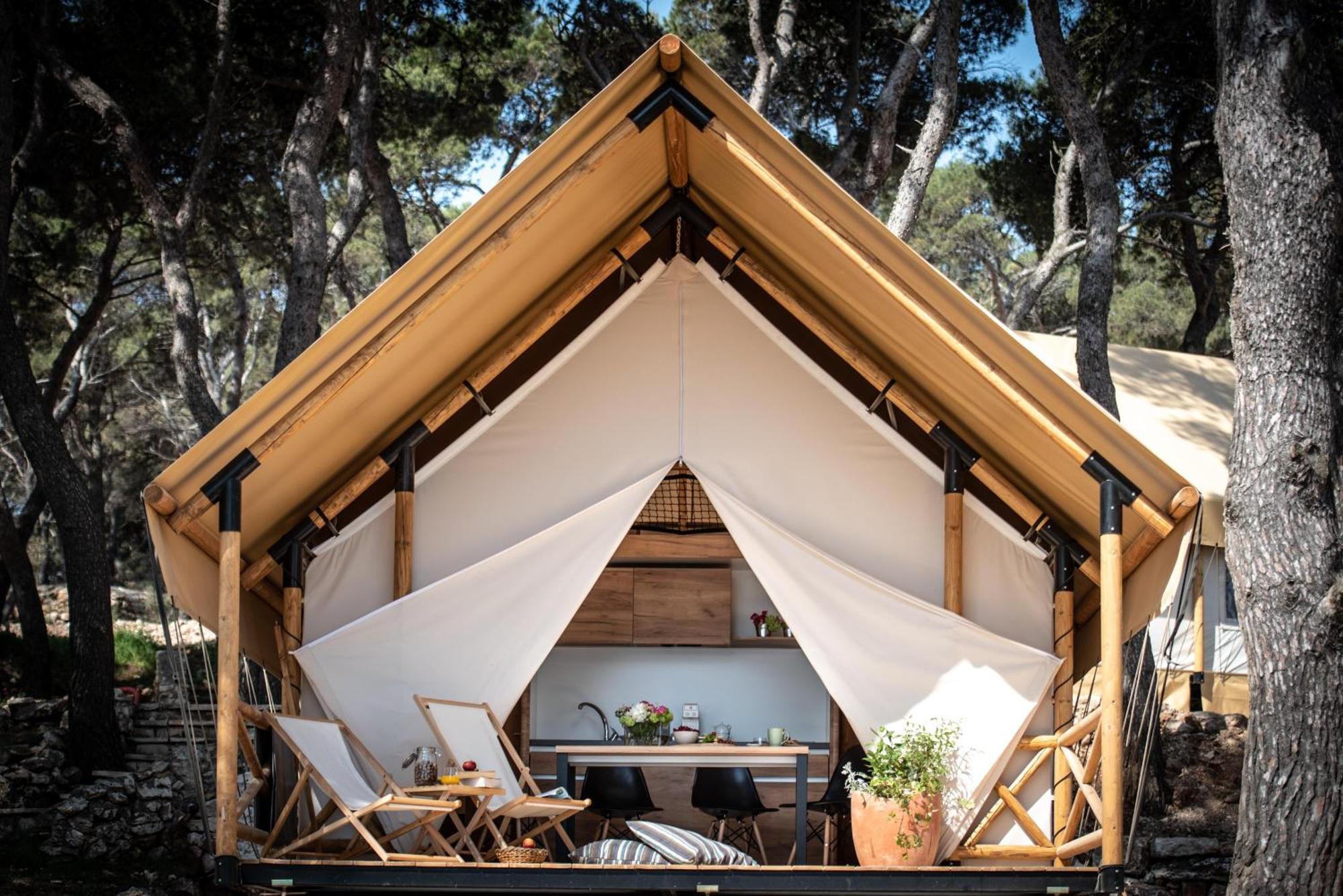 Arena One 99 Glamping Hotel Pula Exterior photo