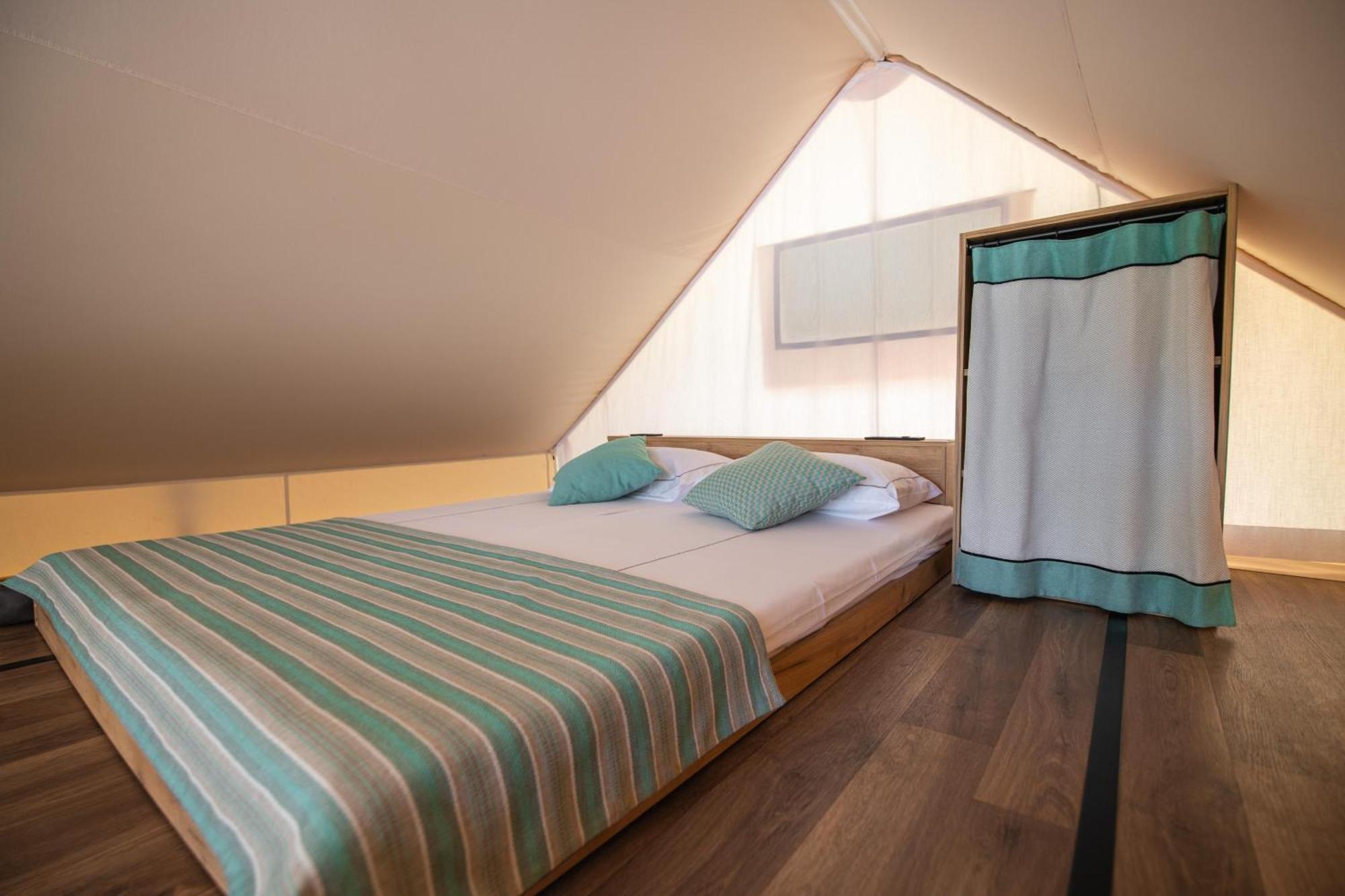 Arena One 99 Glamping Hotel Pula Exterior photo