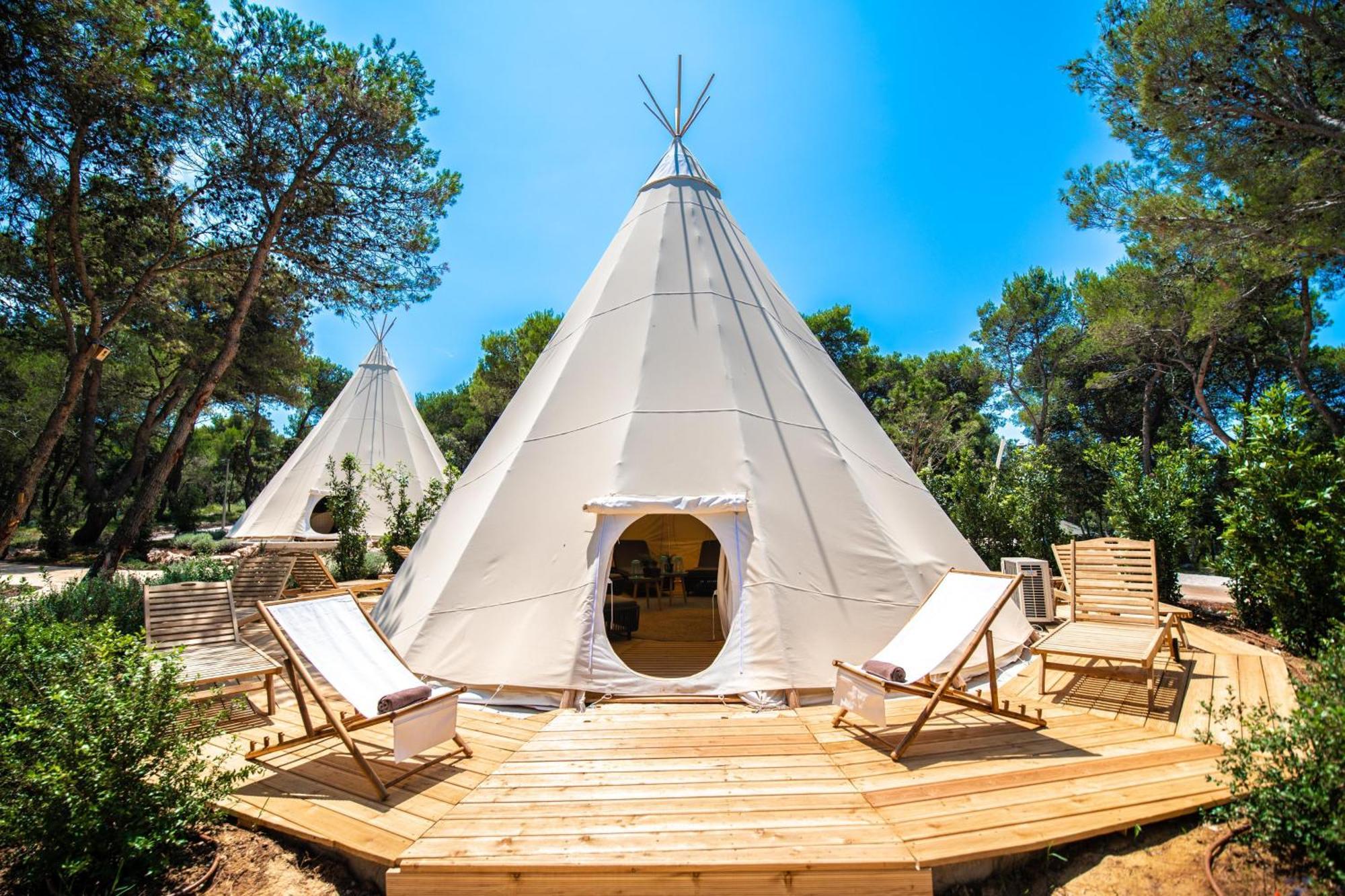 Arena One 99 Glamping Hotel Pula Exterior photo