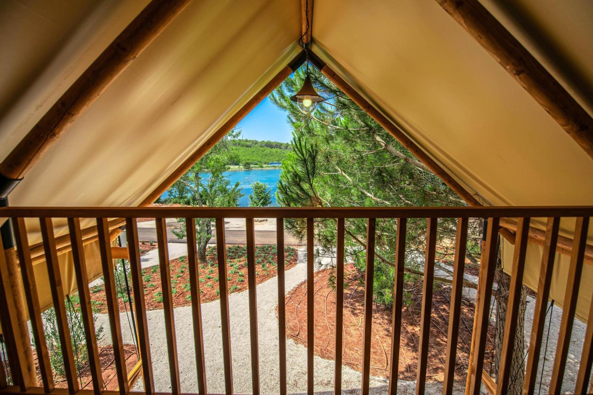 Arena One 99 Glamping Hotel Pomer Exterior photo