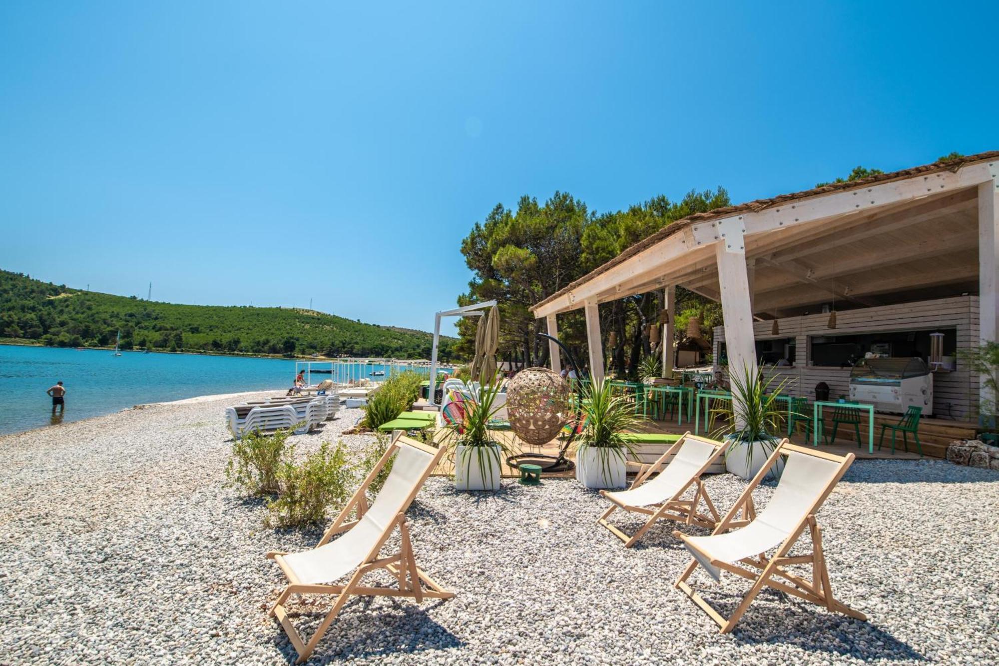 Arena One 99 Glamping Hotel Pomer Exterior photo